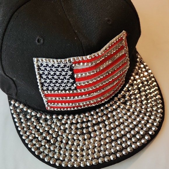The Unbranded Brand Accessories - Patriotic Black and Silver Elegant Hat with American Flag Design